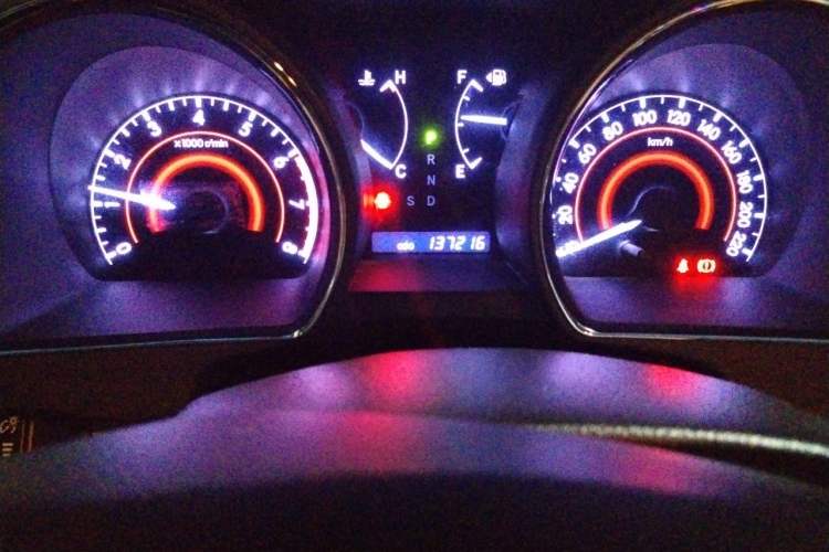 Used Toyota Highlander 2012 2.7L Two-Wheel Drive 7-Seater Elite Edition Odometer Close Up