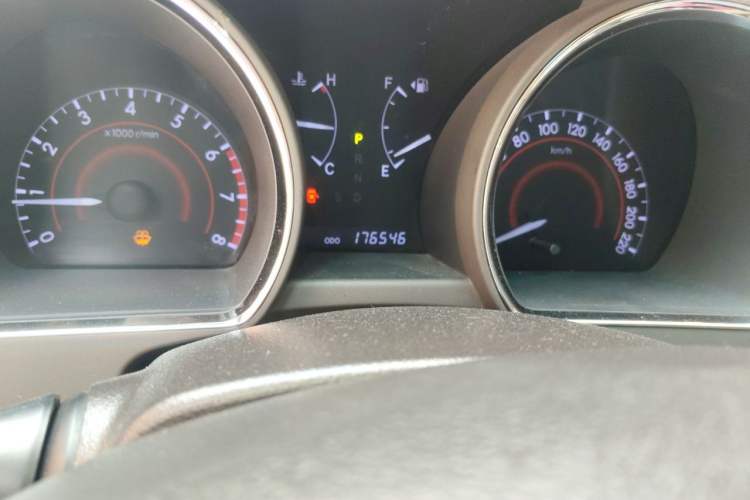 Used Toyota Highlander 2012 2.7L 2WD 5-Seater Elite Edition Odometer Close Up