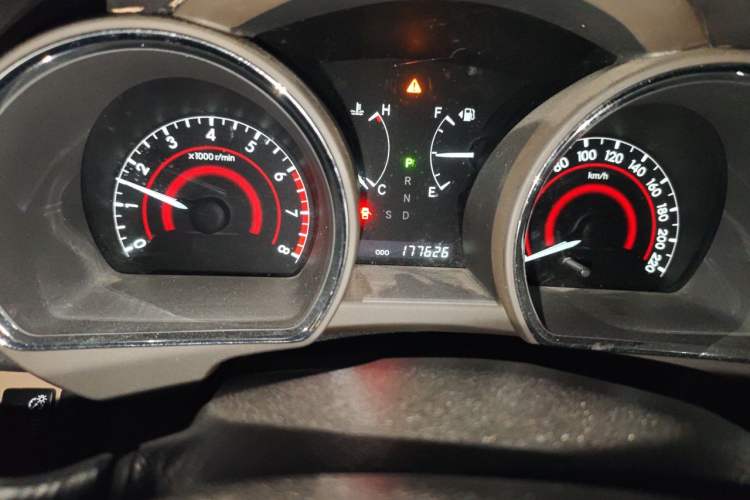 Used Toyota Highlander 2012 2.7L Two-Wheel Drive 5-Seater Sport Edition Odometer Close Up