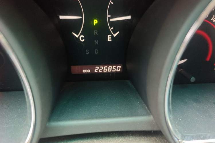Used Toyota Highlander 2012 2.7L Two-Wheel Drive 7-Seater Luxury Edition Odometer Close Up
