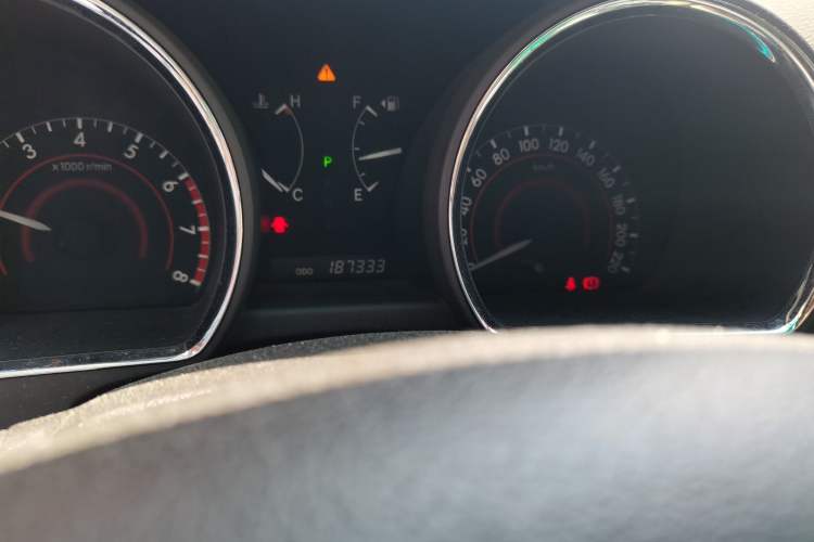 Used Toyota Highlander 2012 2.7L Two-Wheel Drive 7-Seater Luxury Edition Odometer Close Up