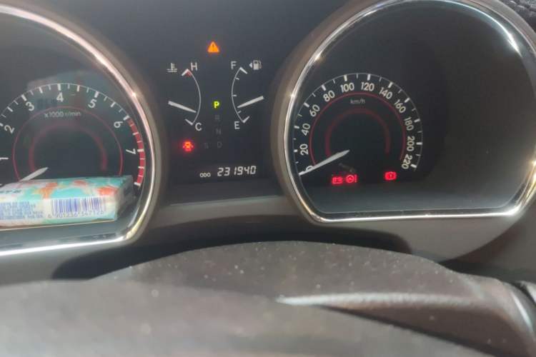Used Toyota Highlander 2012 2.7L Two-Wheel Drive 5-Seater Sport Edition Odometer Close Up