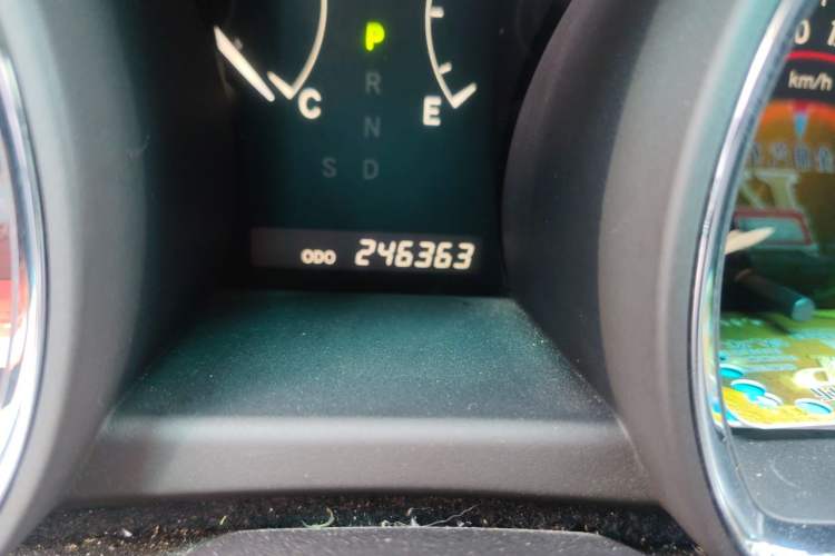 Used Toyota Highlander 2012 2.7L Two-Wheel Drive 7-Seater Luxury Navigation Edition Odometer Close Up