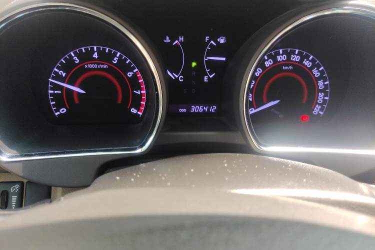 Used Toyota Highlander 2012 2.7L Two-Wheel Drive 7-Seater Luxury Edition Odometer Close Up