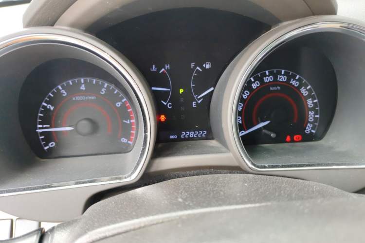 Used Toyota Highlander 2012 2.7L Two-Wheel Drive 7-Seater Elite Edition Odometer Close Up