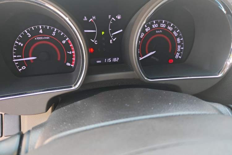 Used Toyota Highlander 2012 2.7L Two-Wheel Drive 7-Seater Elite Edition Odometer Close Up