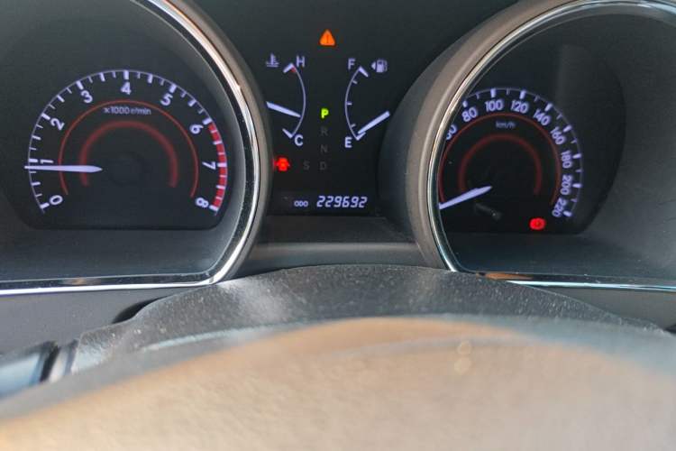 Used Toyota Highlander 2012 2.7L Two-Wheel Drive 7-Seater Luxury Navigation Edition Odometer Close Up