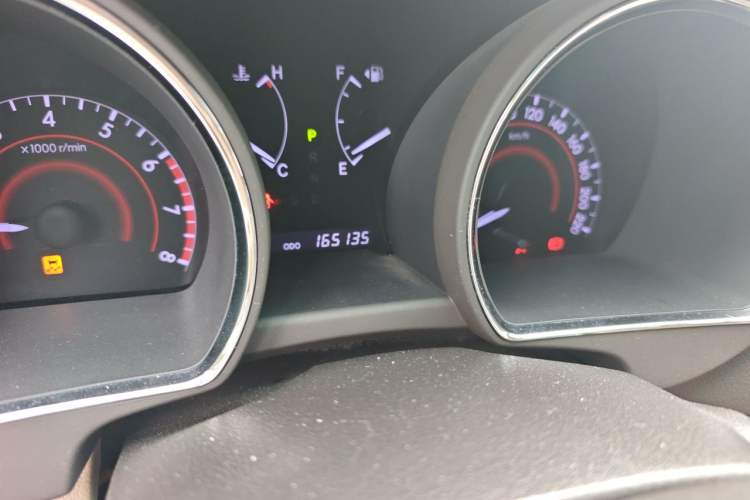 Used Toyota Highlander 2012 2.7L Two-Wheel Drive 7-Seater Elite Edition Odometer Close Up