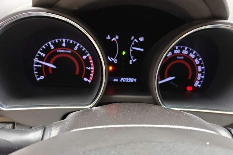 Used Toyota Highlander 2012 2.7L Two-Wheel Drive 7-Seater Elite Edition Odometer Close Up