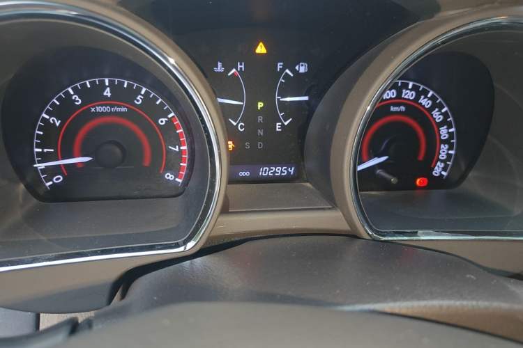 Used Toyota Highlander 2012 2.7L Two-Wheel Drive 7-Seater Luxury Edition Odometer Close Up