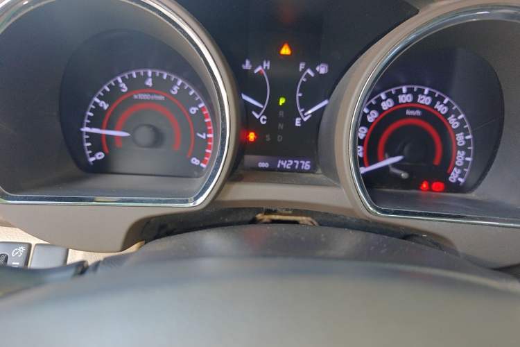 Used Toyota Highlander 2012 2.7L Two-Wheel Drive 7-Seater Luxury Edition Odometer Close Up
