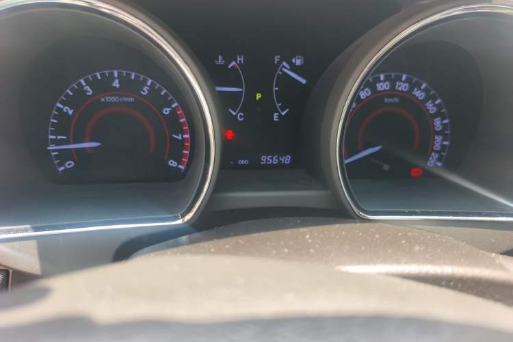 Used Toyota Highlander 2012 2.7L 2WD 5-Seater Elite Edition Odometer Close Up
