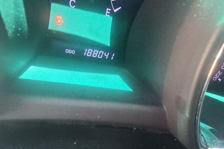 Used Toyota Highlander 2012 2.7L Two-Wheel Drive 5-Seater Sport Edition Odometer Close Up