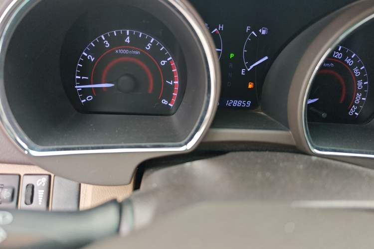 Used Toyota Highlander 2012 2.7L 2WD 5-Seater Elite Edition Odometer Close Up