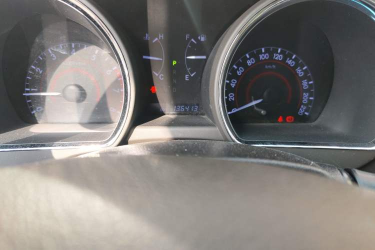 Used Toyota Highlander 2012 2.7L 2WD 5-Seater Elite Edition Odometer Close Up