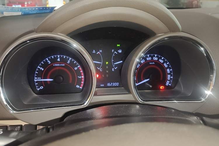 Used Toyota Highlander 2012 2.7L 2WD 5-Seater Elite Edition Odometer Close Up