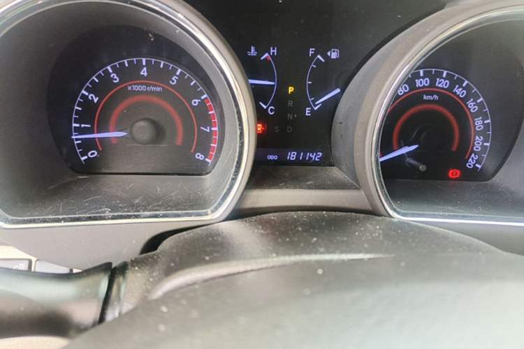 Used Toyota Highlander 2012 2.7L 2WD 5-Seater Elite Edition Odometer Close Up