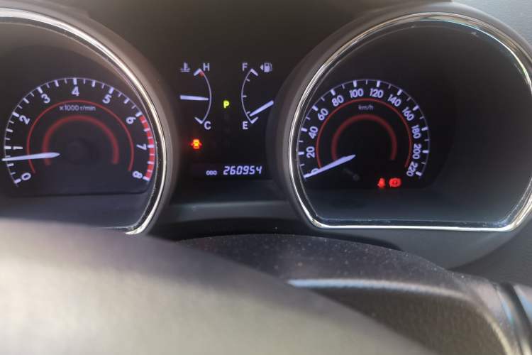 Used Toyota Highlander 2012 2.7L 2WD 5-Seater Elite Edition Odometer Close Up