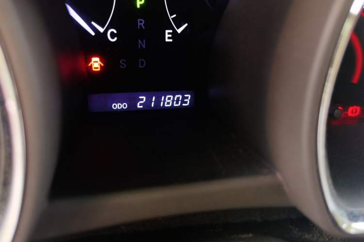 Used Toyota Highlander 2012 3.5L 4x4 7-Seater Elite Edition Odometer Close Up