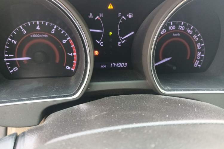 Used Toyota Highlander 2012 2.7L Two-Wheel Drive 7-Seater Luxury Edition Odometer Close Up