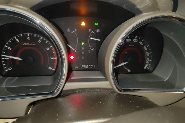 Used Toyota Highlander 2012 2.7L Two-Wheel Drive 7-Seater Luxury Edition Odometer Close Up