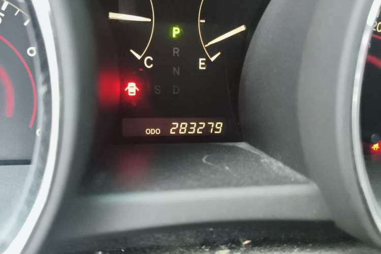 Used Toyota Highlander 2012 2.7L 2WD 5-Seater Elite Edition Odometer Close Up