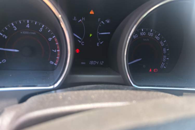 Used Toyota Highlander 2012 2.7L Two-Wheel Drive 7-Seater Luxury Edition Odometer Close Up