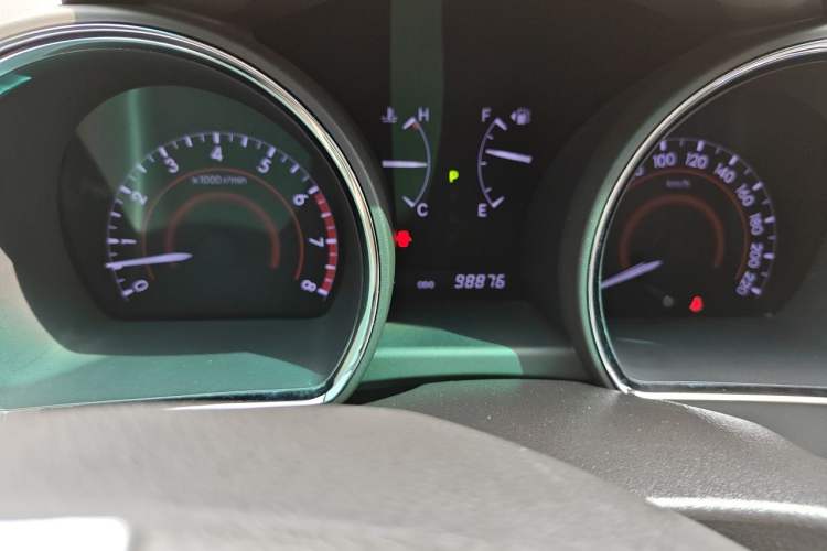 Used Toyota Highlander 2012 2.7L 2WD 5-Seater Elite Edition Odometer Close Up