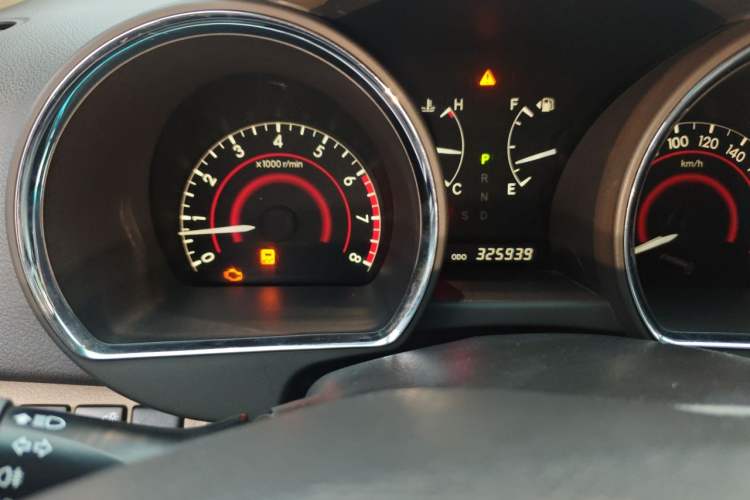 Used Toyota Highlander 2012 2.7L Two-Wheel Drive 7-Seater Luxury Edition Odometer Close Up