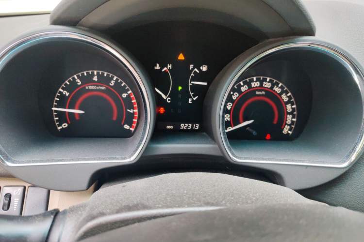 Used Toyota Highlander 2012 2.7L Two-Wheel Drive 5-Seater Sport Edition Odometer Close Up