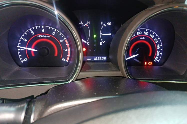 Used Toyota Highlander 2012 2.7L 2WD 5-Seater Elite Edition Odometer Close Up