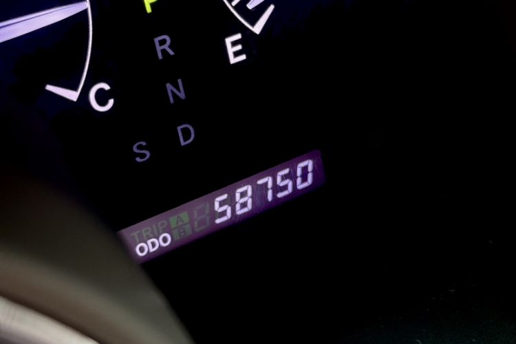 Used Toyota Highlander 2012 2.7L 2WD 5-Seater Elite Edition Odometer Close Up