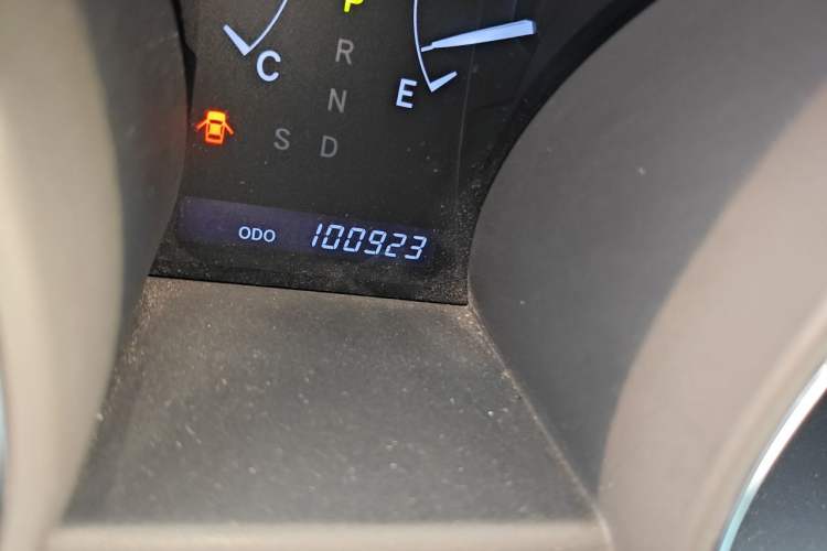 Used Toyota Highlander 2012 2.7L Two-Wheel Drive 5-Seater Sport Edition Odometer Close Up
