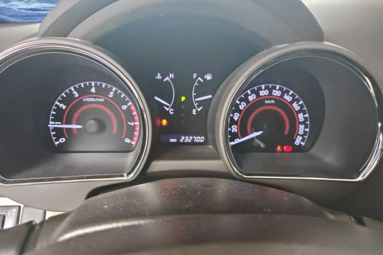 Used Toyota Highlander 2012 2.7L 2WD 5-Seater Elite Edition Odometer Close Up