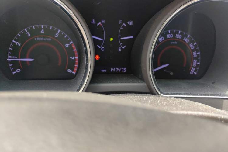 Used Toyota Highlander 2012 2.7L 2WD 5-Seater Elite Edition Odometer Close Up