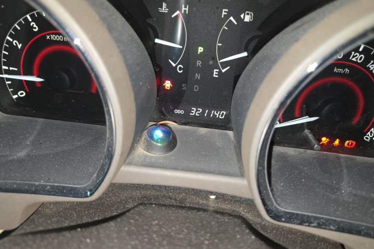 Used Toyota Highlander 2012 2.7L 2WD 5-Seater Elite Edition Odometer Close Up