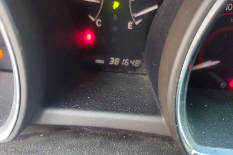 Used Toyota Highlander 2012 2.7L Two-Wheel Drive 7-Seater Ultimate Edition Odometer Close Up