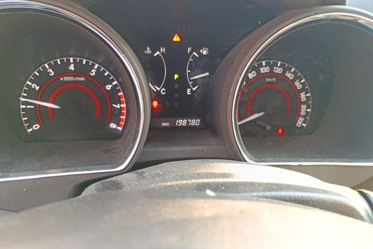 Used Toyota Highlander 2012 3.5L 4x4 7-Seater Luxury Edition Odometer Close Up
