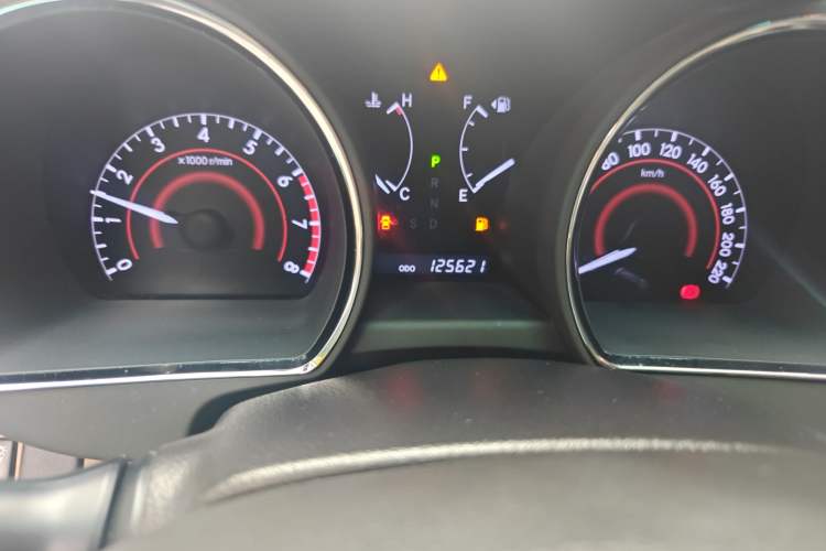 Used Toyota Highlander 2012 2.7L Two-Wheel Drive 5-Seater Sport Edition Odometer Close Up