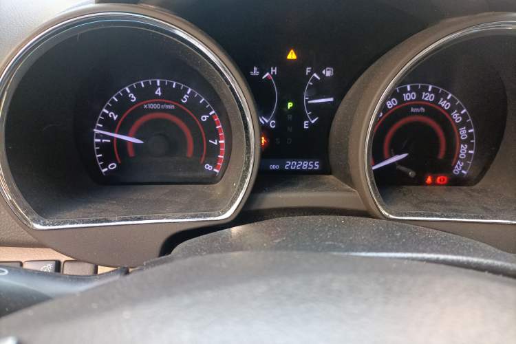 Used Toyota Highlander 2012 2.7L Two-Wheel Drive 7-Seater Luxury Edition Odometer Close Up
