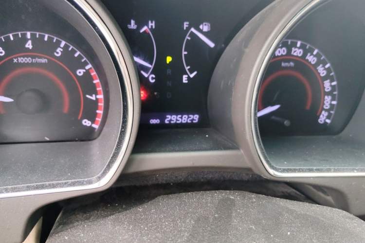 Used Toyota Highlander 2012 2.7L Two-Wheel Drive 7-Seater Elite Edition Odometer Close Up