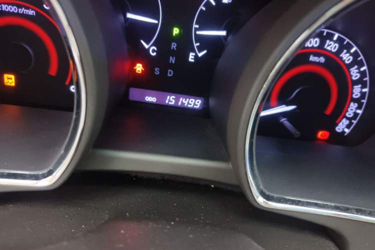 Used Toyota Highlander 2012 2.7L Two-Wheel Drive 7-Seater Luxury Edition Odometer Close Up