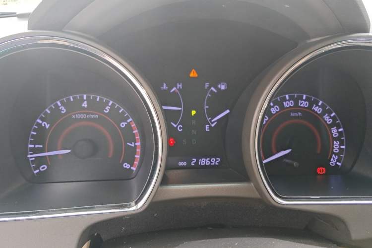 Used Toyota Highlander 2012 2.7L Two-Wheel Drive 7-Seater Luxury Edition Odometer Close Up