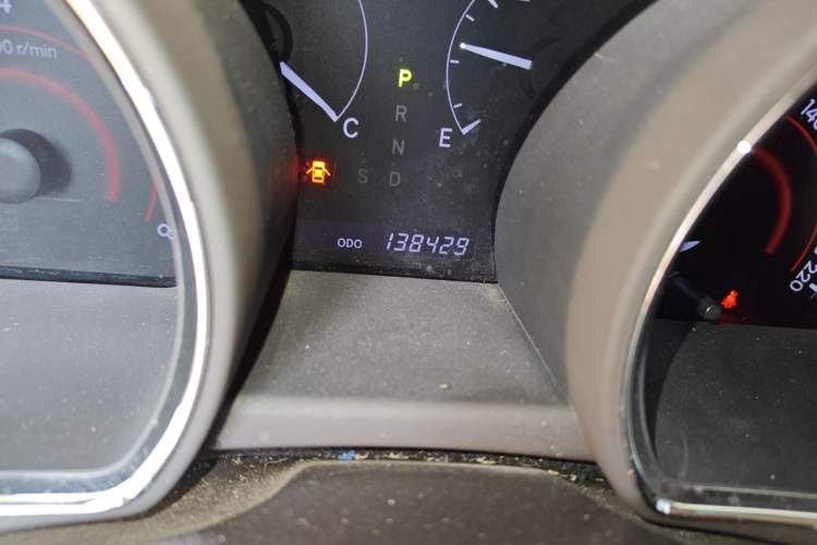 Used Toyota Highlander 2012 2.7L 2WD 5-Seater Elite Edition Odometer Close Up
