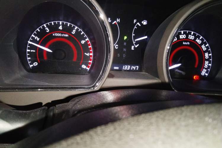 Used Toyota Highlander 2012 2.7L 2WD 5-Seater Elite Edition Odometer Close Up