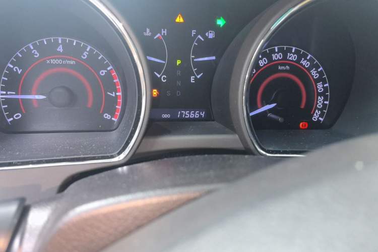 Used Toyota Highlander 2012 2.7L Two-Wheel Drive 7-Seater Luxury Edition Odometer Close Up