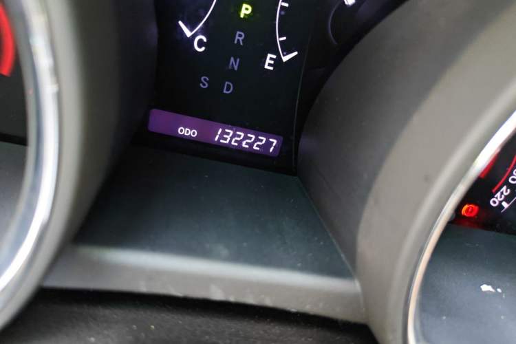 Used Toyota Highlander 2012 2.7L 2WD 5-Seater Elite Edition Odometer Close Up