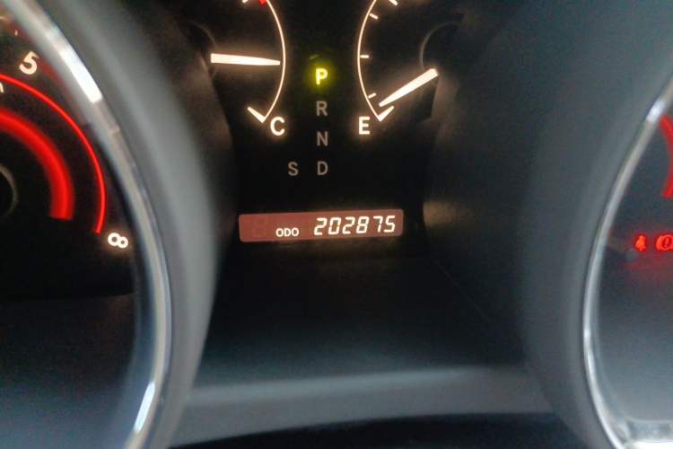 Used Toyota Highlander 2012 2.7L Two-Wheel Drive 7-Seater Luxury Edition Odometer Close Up