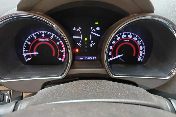 Used Toyota Highlander 2012 2.7L 2WD 5-Seater Elite Edition Odometer Close Up