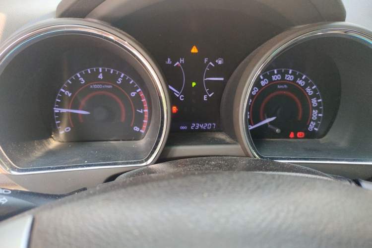 Used Toyota Highlander 2012 2.7L Two-Wheel Drive 7-Seater Luxury Edition Odometer Close Up